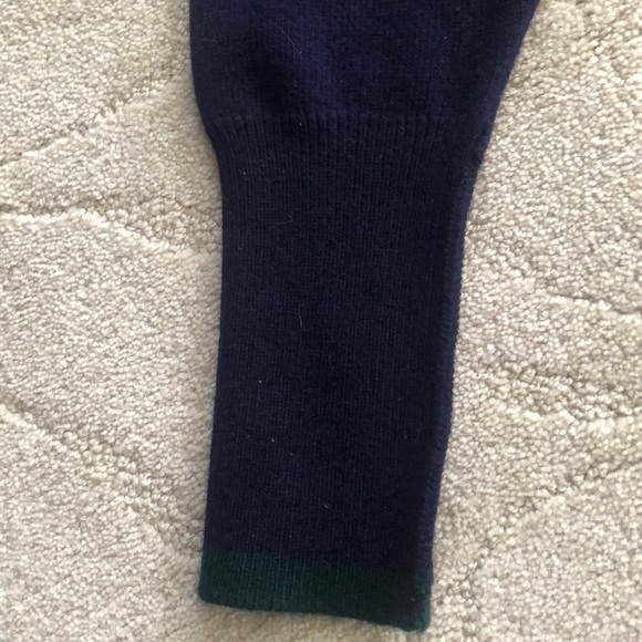 CHANEL Cashmere - Picture 9 of 15